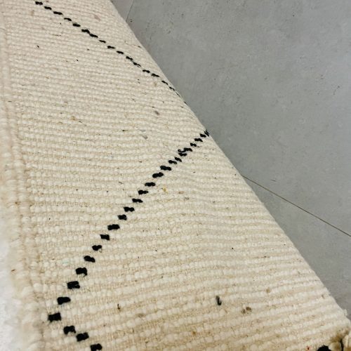 Beni ourain oroccan rug 8 3fa5444b fec1 4e52 8f9d da94f4892e6d