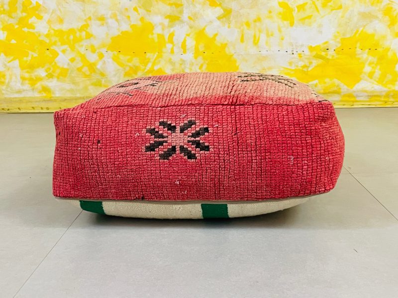 Morocca woolen pouf 2