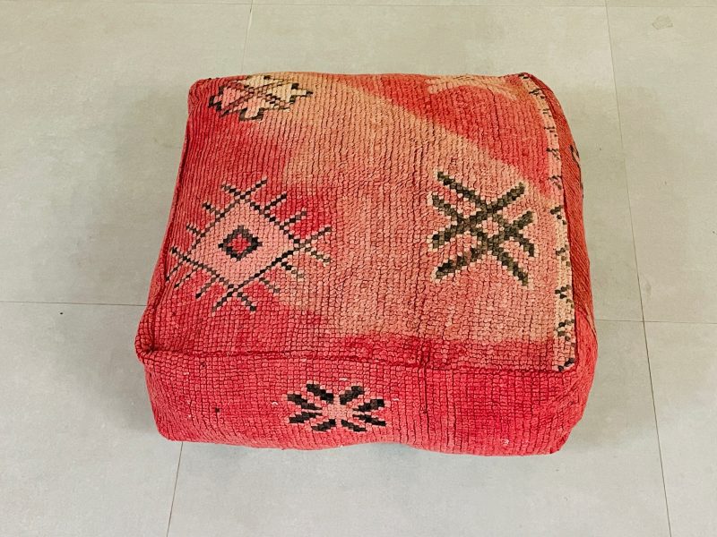 Morocca woolen pouf 4