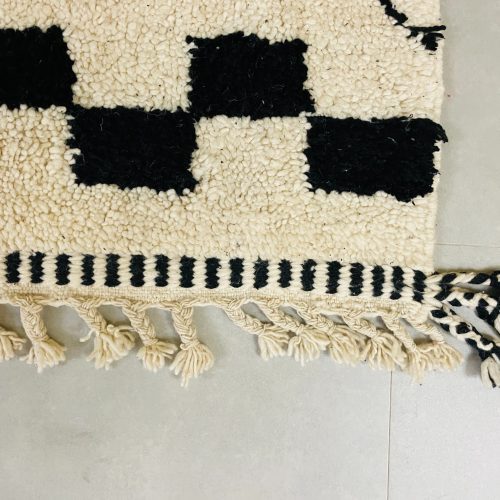 Moroccan woolen rug 11