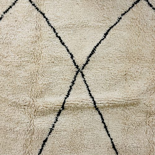 Moroccan woolen rug 8