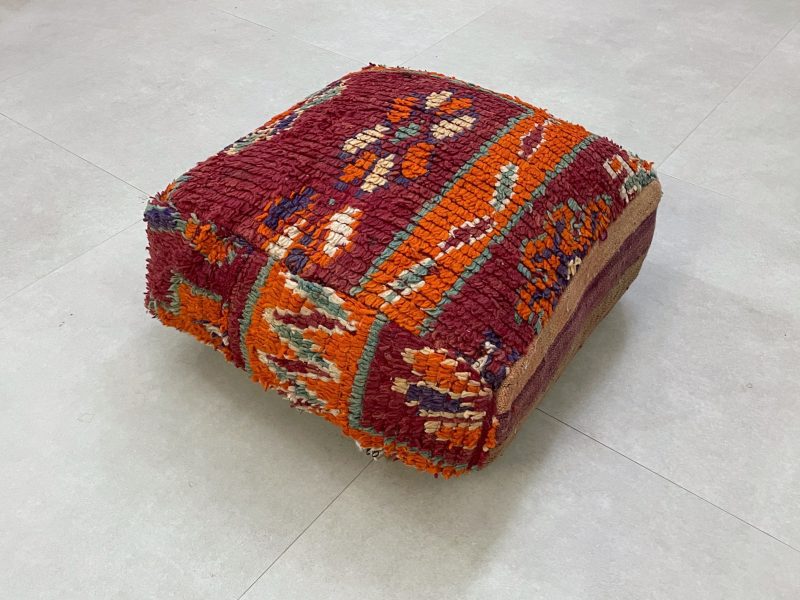 POUFS 10 d3b1db90 887b 44e8 a63c 1d2b7ba8e016