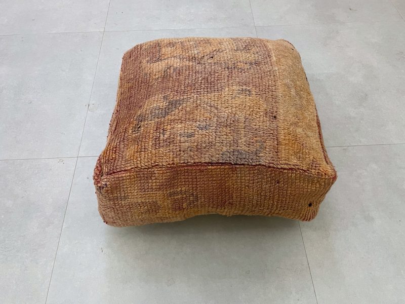 POUFS 5 bb37d9e9 f8aa 401a b358 a0257bebce7b