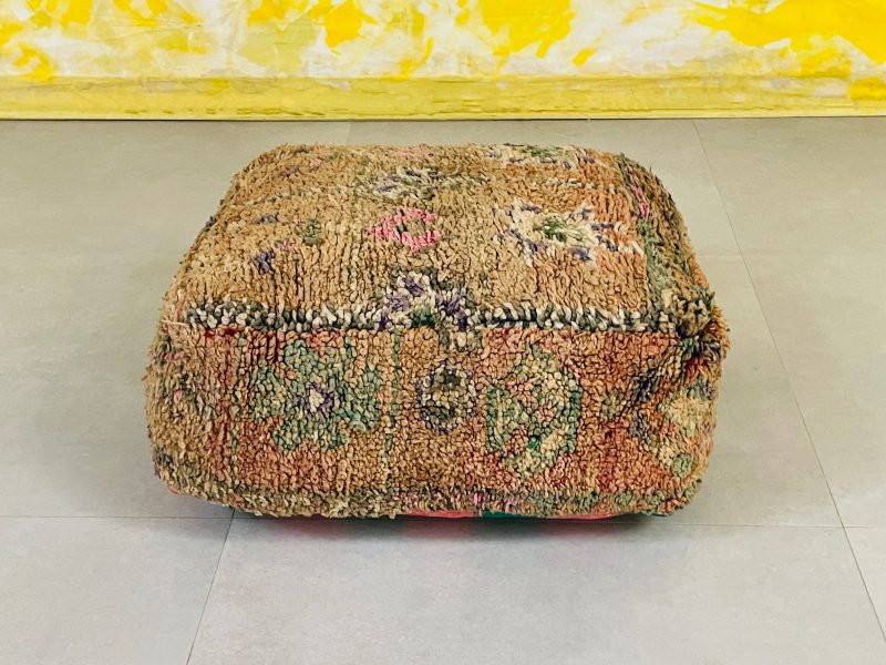 chic pouf