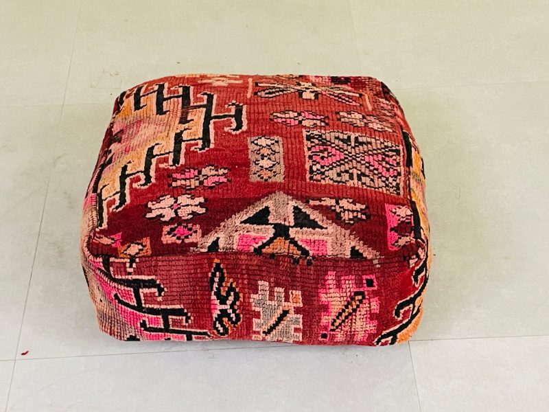 kilim pouf 3 e3b3c9fb 13fc 4420 9410 ef8d41d2d96d