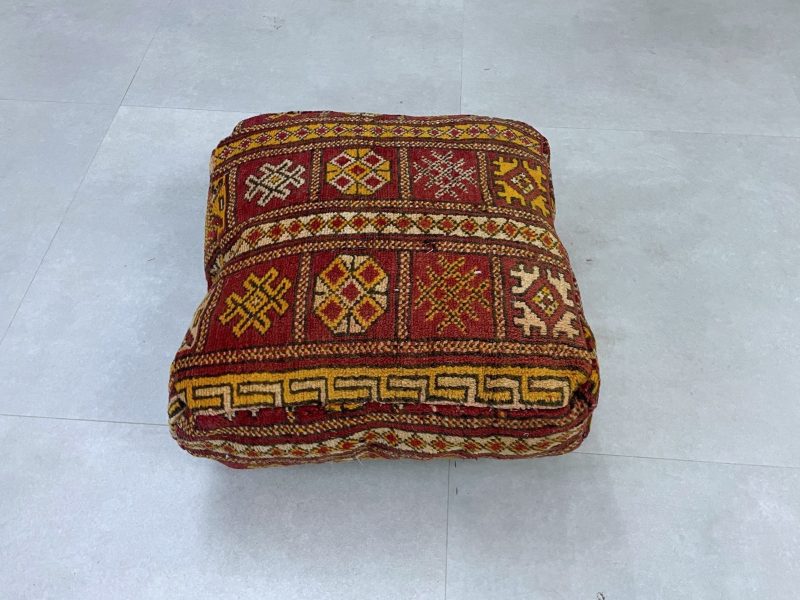 moroccan poufs 1 0bf327f8 ffce 4ef5 be87 8af7361277aa