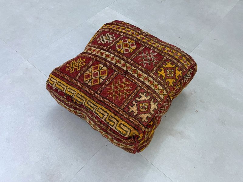 moroccan poufs 2 07bfebab 2192 4ca1 957d 1207d827e602