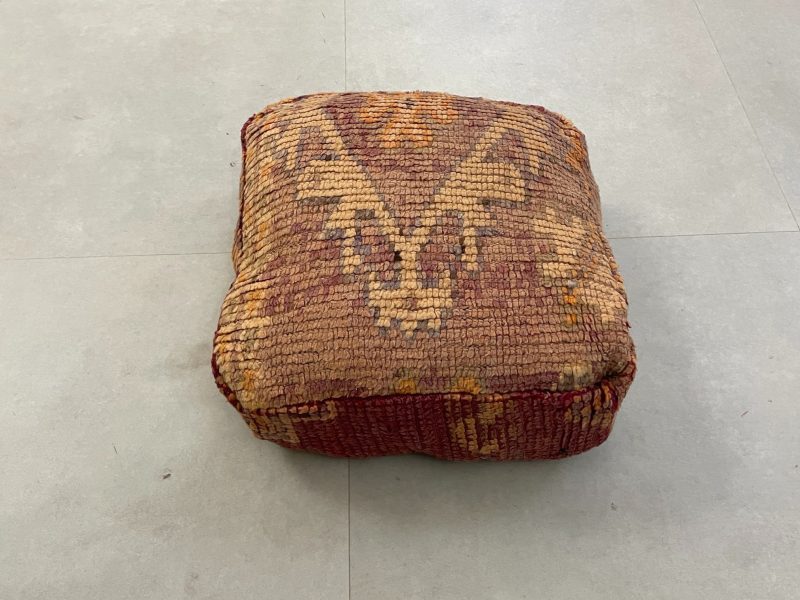 moroccan poufs 2 97a35413 27de 4beb a27f 49c9d89fd0fa