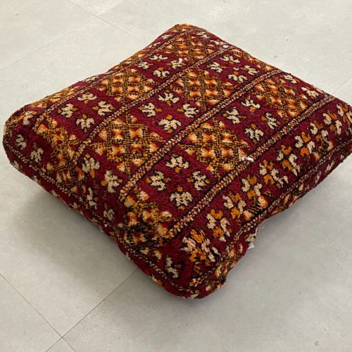 moroccan poufs 4 0cb61dac 8a90 44da a9d7 5aafe3740248