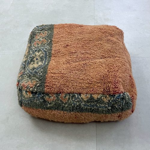 moroccan poufs 5 79f34dc1 eb80 4d52 9b7d 8fb9d45a03f2