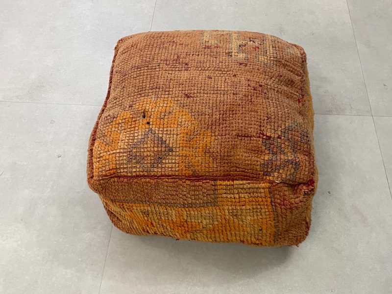 moroccan poufs 6 2baef4a2 0b97 4606 b1a4 6f0749071ffa