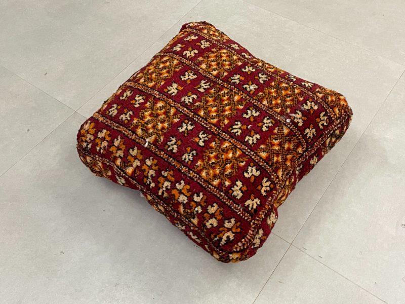 moroccan poufs 6 3266b6d6 1c7b 4dad bd34 960817ece110