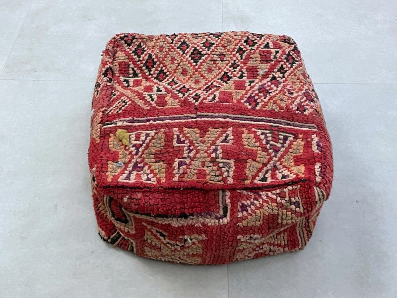 moroccan poufs 6 b7249a3a 5529 4e2d 8fdc a83dbaaf3eb1