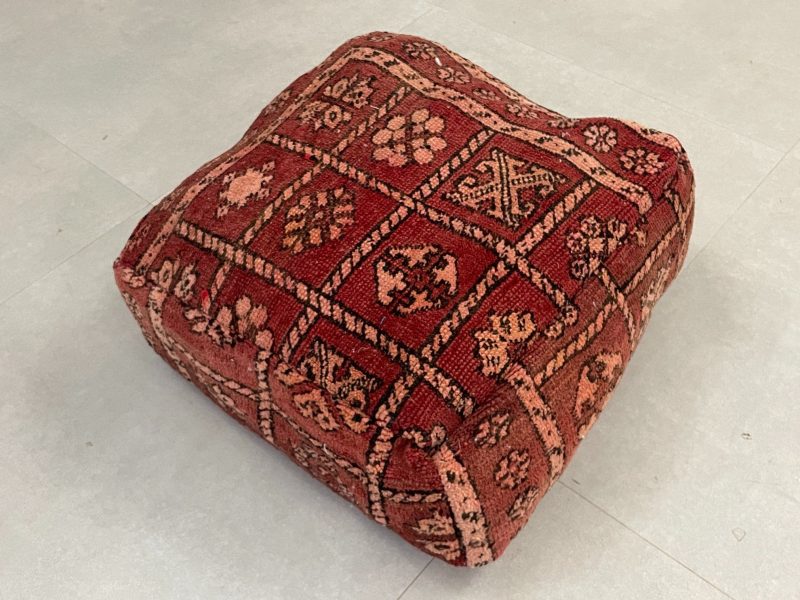 moroccan poufs 7 018021d9 9f67 4156 8f7d 7572101dd323