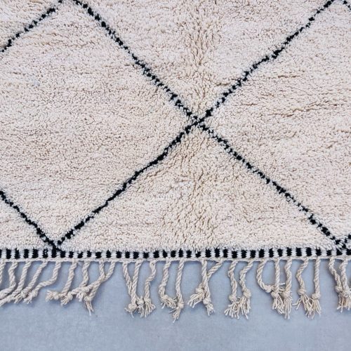 moroccan wool rug 2 38730e3a bdd9 447d b659 e4f0de568d7b