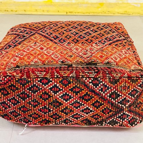 moroccan woolen pouf 3 5aa92601 b54f 460a ac59 9ab010ae275c