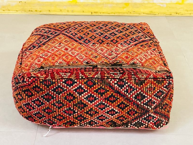 moroccan woolen pouf 3 5aa92601 b54f 460a ac59 9ab010ae275c