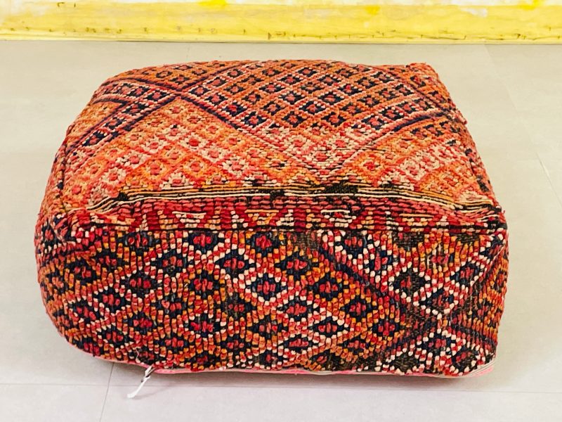 moroccan woolen pouf 4 c5b2213e 4edd 45de bef4 5ebe195980fa