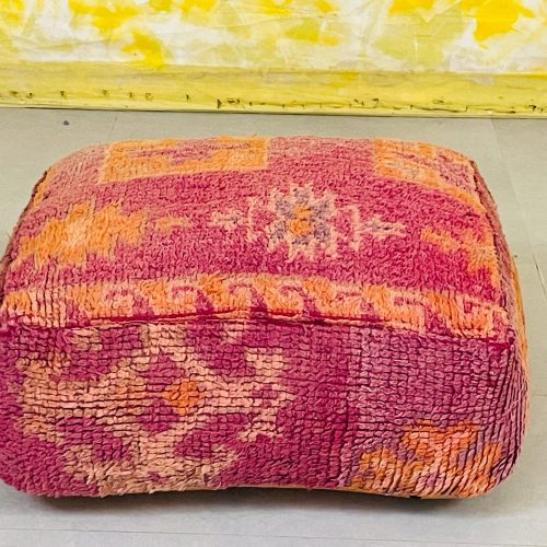 red pouf 3 386bc971 880c 4061 b317 66d20404893a