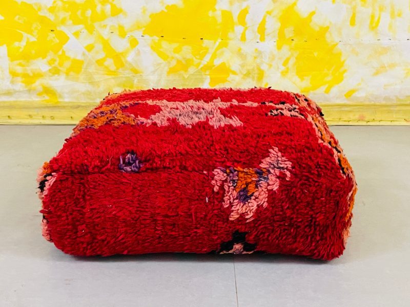 red pouf 4 0061bf1e 8b33 40d8 aedf 6b72c20f3b07