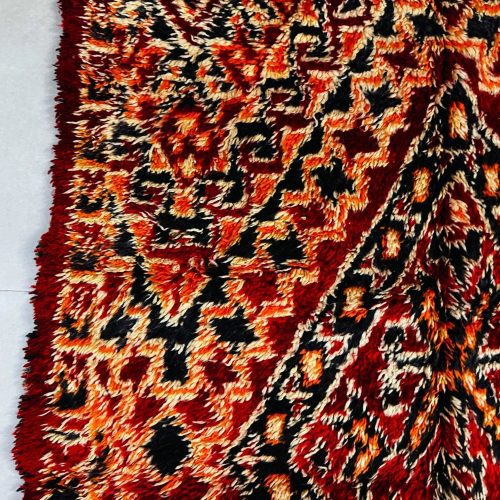 vintage rug 3 3b21a16c 032a 47d5 af69 e9e2528ed29f