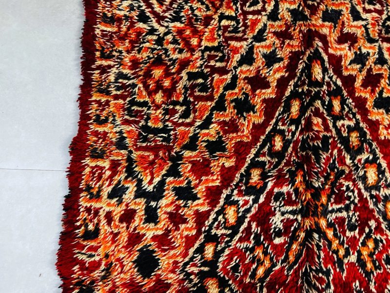 vintage rug 3 3b21a16c 032a 47d5 af69 e9e2528ed29f