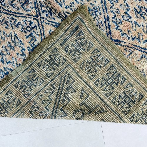 vintage rug 3 e176b152 b097 47b1 9abb 9560b4e56e3e