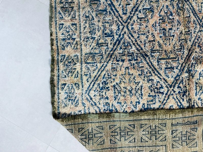 vintage rug 4 7775de32 6447 4ec5 820c 36ff6a4ff5dc