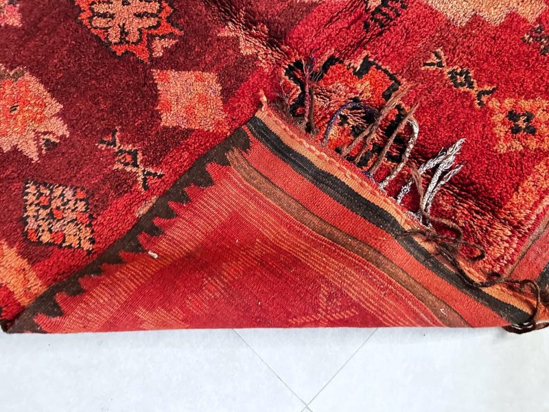 vintage rug 4 e10075f4 8f31 4a5b 9254 ce0b149608c2