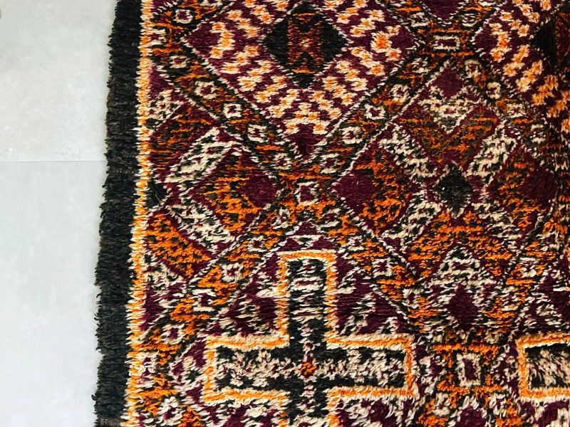 vintage rug 4 fb821210 3f0b 4f08 a213 5f99e5a7f408