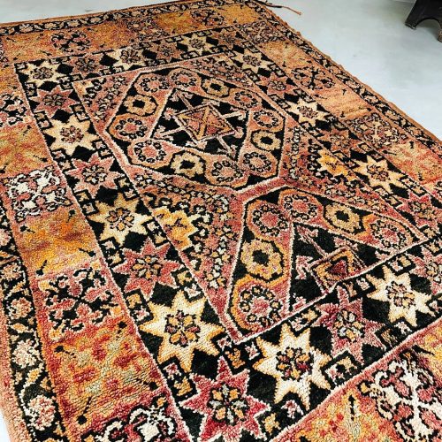 vintage rug 7 e9a32759 1ac9 42dd bfc0 6107f745d5d6