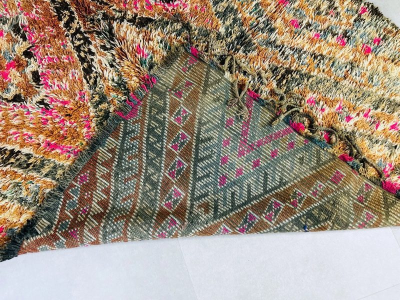 vintage rug 7 fa680949 1b51 4c36 b7ea ade5dd6011e5