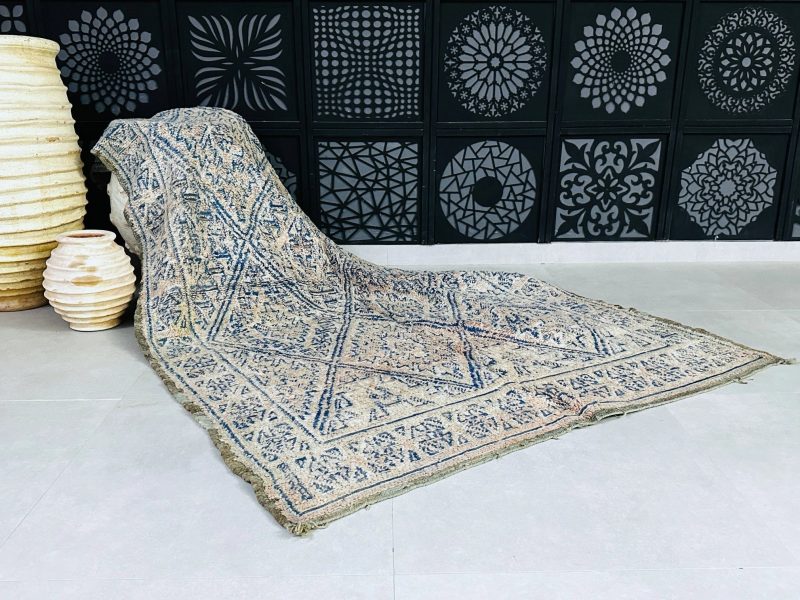 vintage rug 8 67e630f9 786b 4edc aed0 470f626970e6